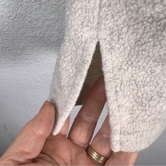 SOFT SURROUNDINGS MENS CREAM FLEECE Abalone buttons pullover. Size Medium - Picture 5 of 9